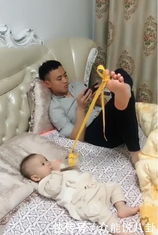 女子要老公照看宝宝喝奶粉,忙完推开房门后,和老公吵得不可开交