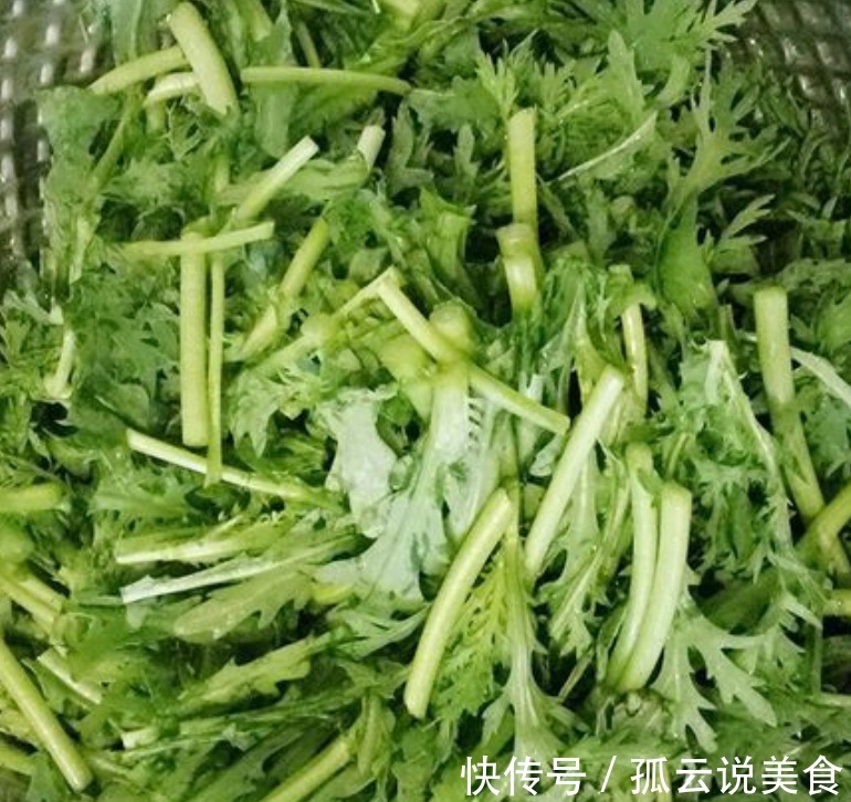 秋冬季节，怎么能少得了此菜不仅营养丰富，营养均衡！