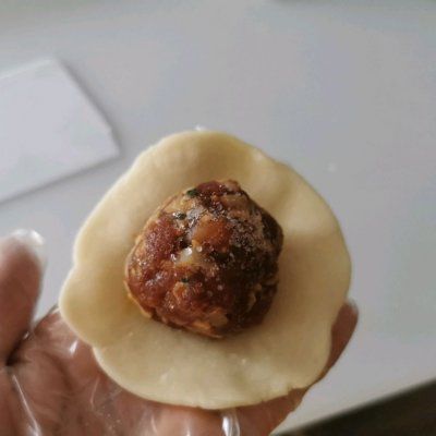 月饼|#鲜到鲜得,月满中秋,沉鱼落宴#辣白菜鲜肉月饼