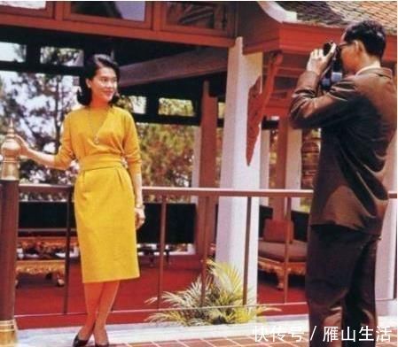 长发|诗丽吉嫡孙女剪掉十年长发换短发,清纯模样像极了奶奶,美得惊艳