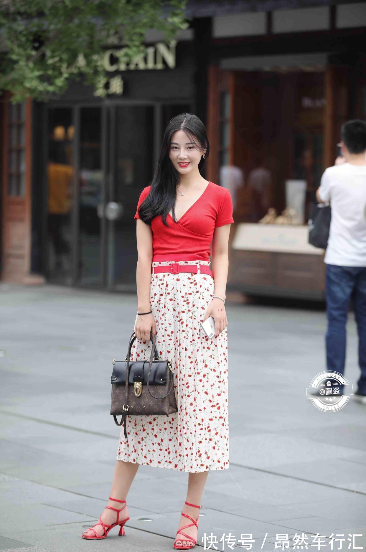 穿搭 美丽优雅的连衣裙穿搭更显文雅范,彰显民国名媛风采,时尚十足