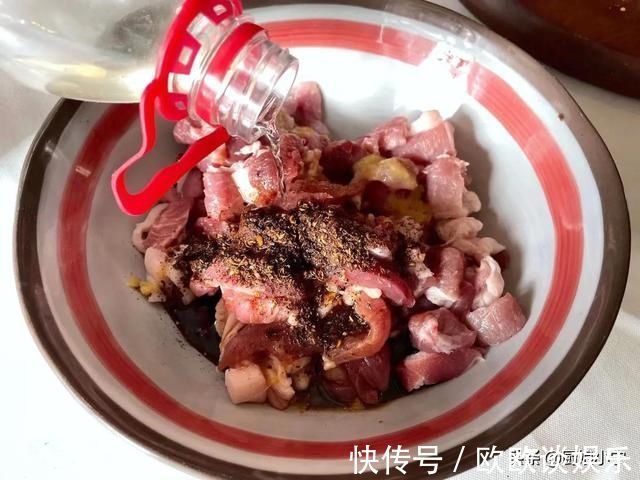 面糊|炸小酥肉，面糊是基础，白酒是关键，花椒才是灵魂，这样做才正宗