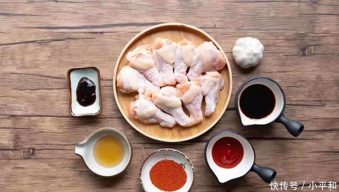 香喷喷的自制烤鸡翅根,外脆里嫩,简单方便又实惠!