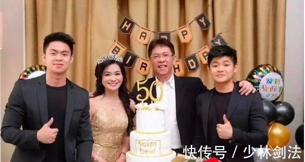 零零后|冻龄妈妈走红，与儿子同框像两姐弟，宝妈：我都是三个孩子的妈了