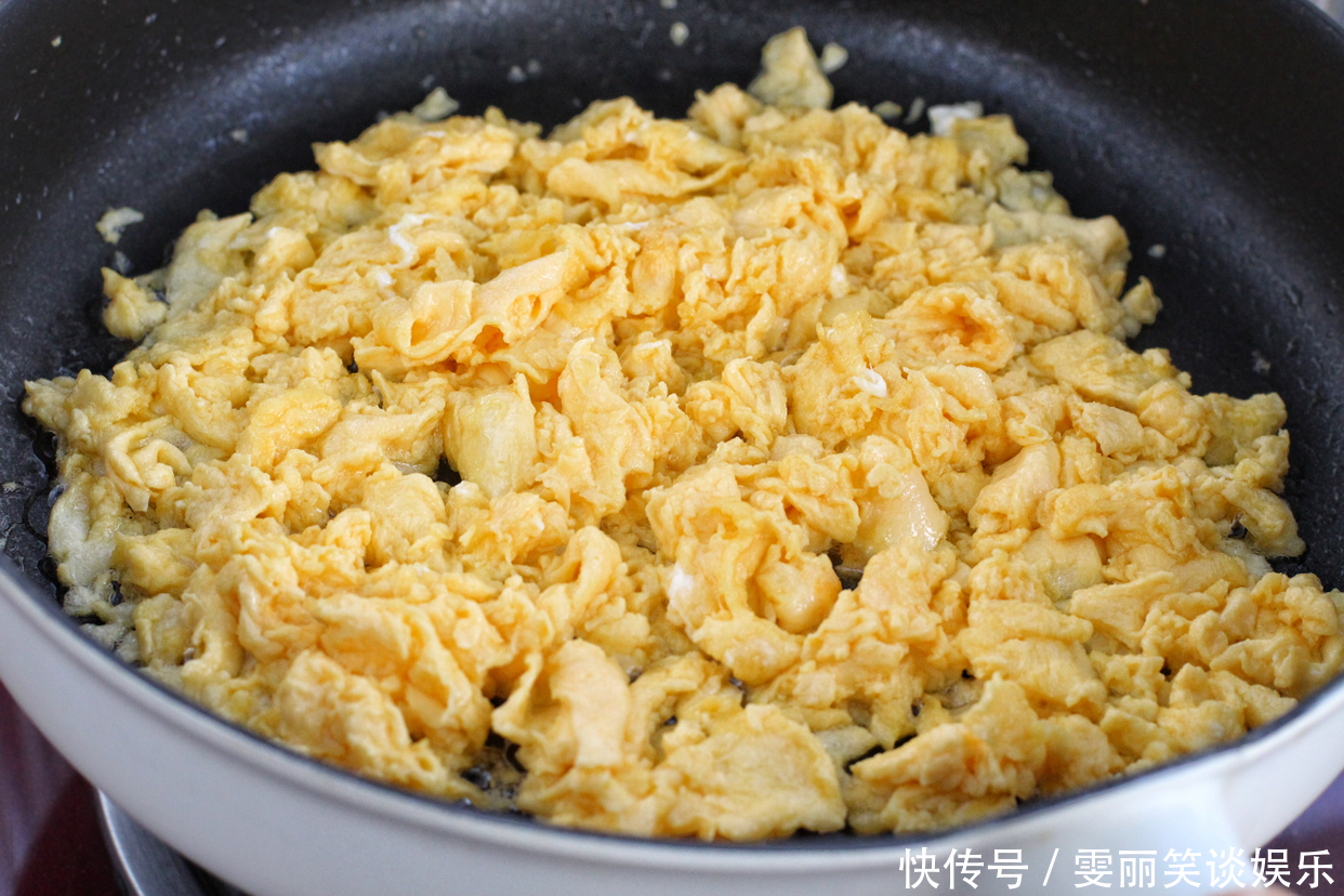 想吃包子又不爱揉面,教你一招,半小时就出锅,皮薄如纸倍儿鲜美