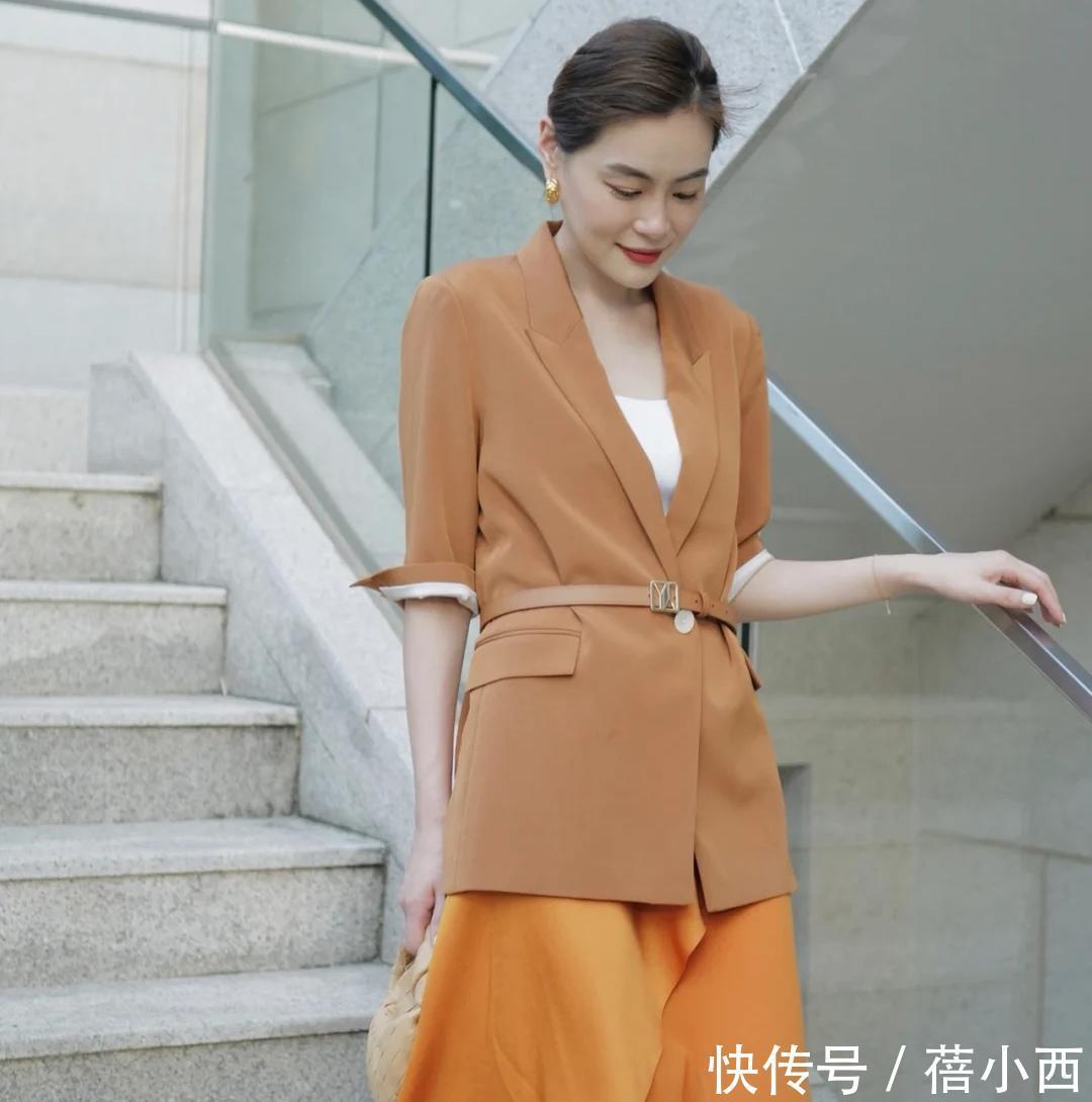 外套|时髦精今秋穿的外套不再是开衫,而是西装,简约高级又显气质