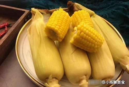 玉米要怎么煮才好吃？大厨教你这3招，保证玉米软糯又香甜！