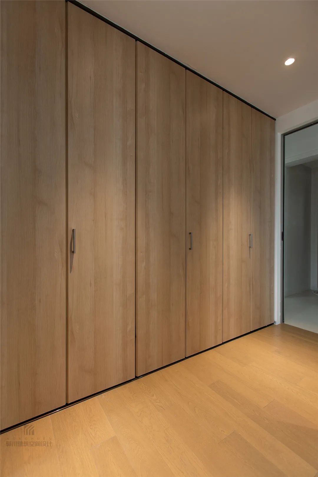 布置|90㎡现代侘寂风，极简的空间，优雅的线条，舒适的软装