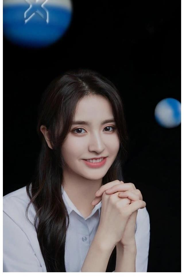 刘些宁金子涵同框，金子涵瘦了之后状态变好，笑容真的很治愈