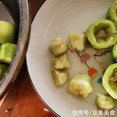 美人水|粉丝什锦蒸丝瓜这样做也太好吃了，每天下饭都靠它