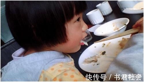 孩子|孩子不小心被鱼刺卡住喉咙,不要慌,父母的这个做法值得肯定