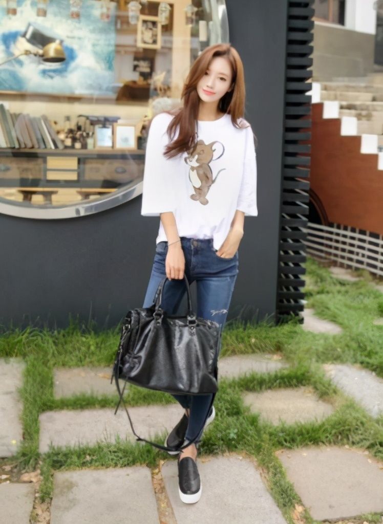 美女|街拍美女：时尚展示女性的优雅明媚，让你吸睛又有范?儿