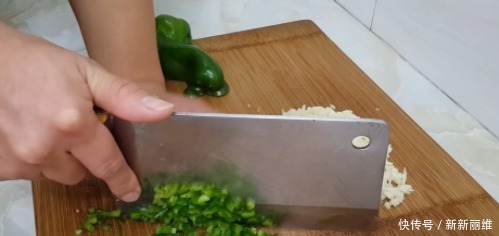 面粉新吃法,手不沾面,比油条做法简单,比馅饼好吃,越吃越想吃