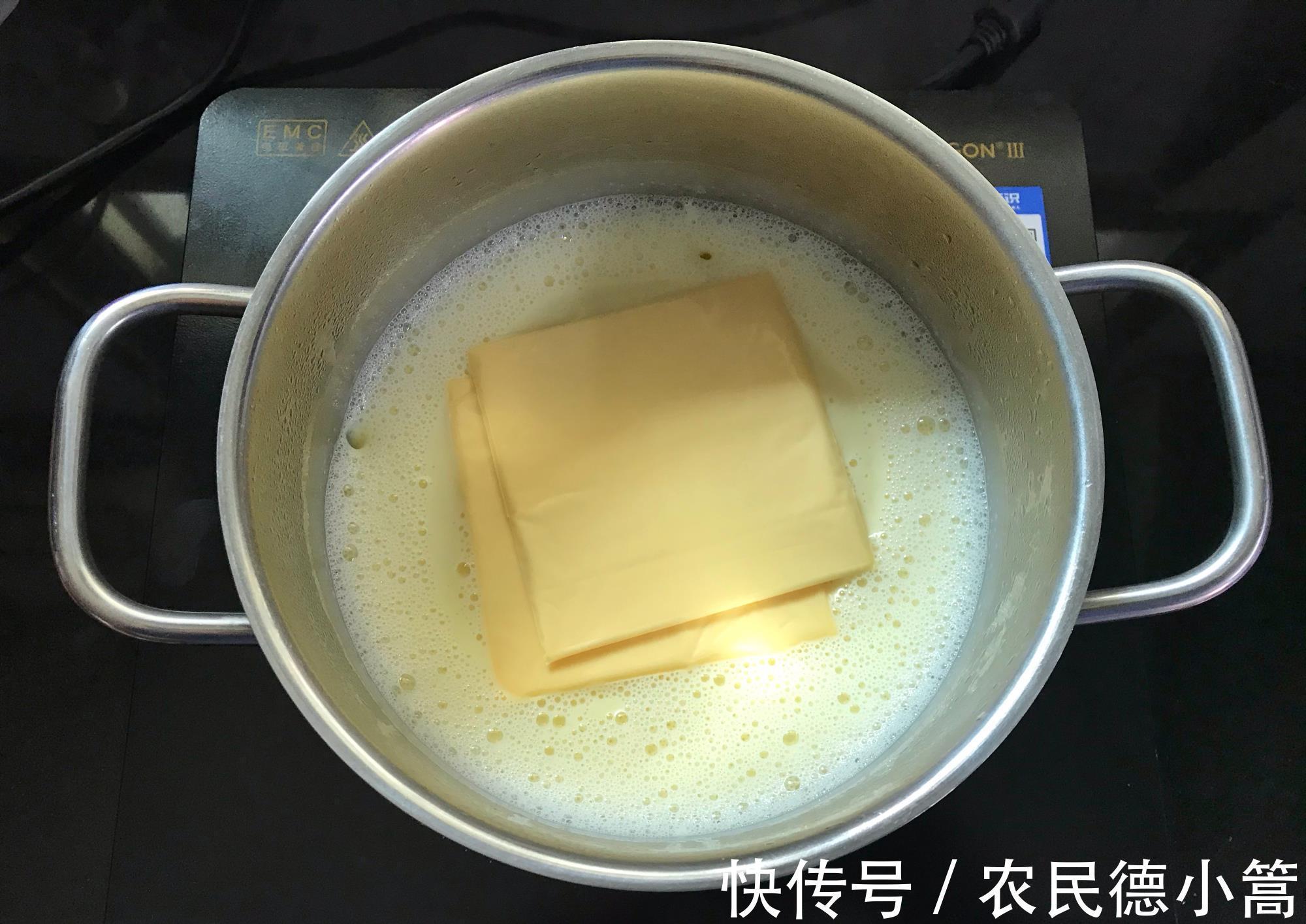 奥利奥|牛奶新吃法，倒锅里筷子搅一搅，冰凉Q弹，比淇淋简单还好吃