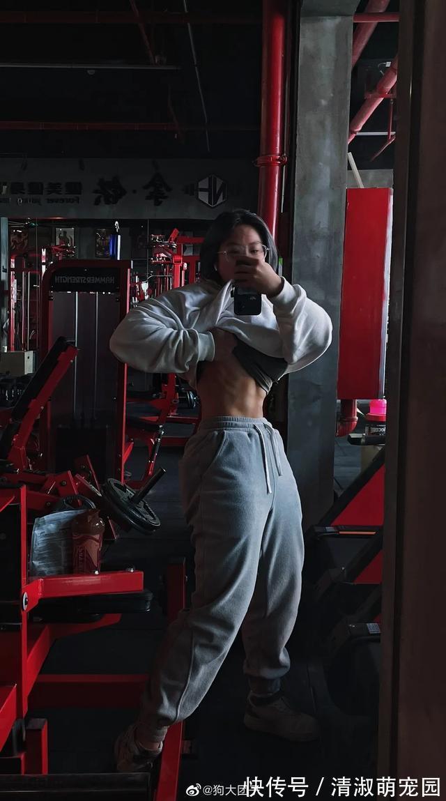 犯规|安徽“筋肉女仆”身材太犯规，网友：堪称“女版鹿晨辉”