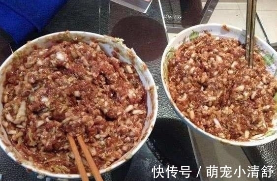 拌肉馅时，很多人放错了“酱油”！难怪肉馅又干又柴
