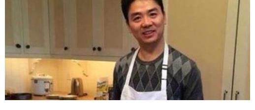 刻录机|看看刘强东和章泽天的家,地上全是女儿的玩具,真的太接地气了