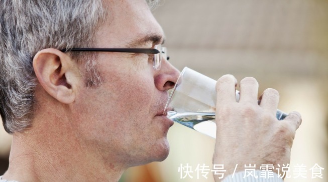 按摩|建议中老年人注意2个“养生黄金期”,一个是睡前,一个是饭后