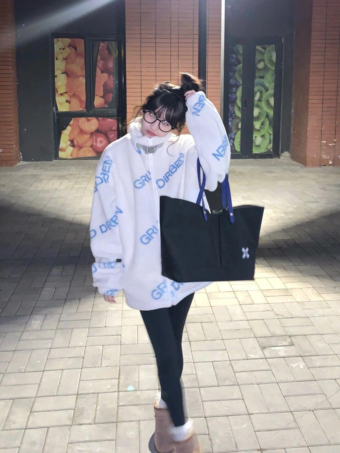 外套 暖和舒适的羊羔绒外套你get了吗?白色温柔大气,穿出软糯糯感