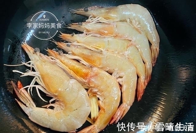 粗茶淡饭|中秋家宴，分享一道大虾简单的做法，不加水不加盐，鲜香美味