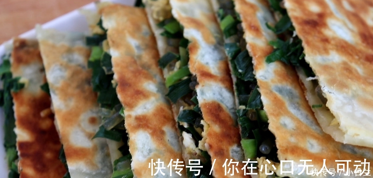 面片|韭菜盒子最好吃的做法,开水一烫,做出来薄皮大馅,太香了