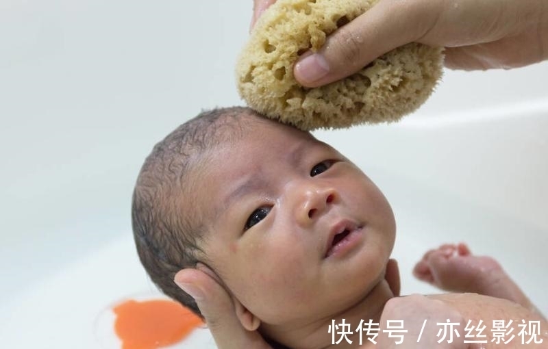 宝妈|宝宝脸部比较干燥，秋冬季节更严重，防护措施不能少