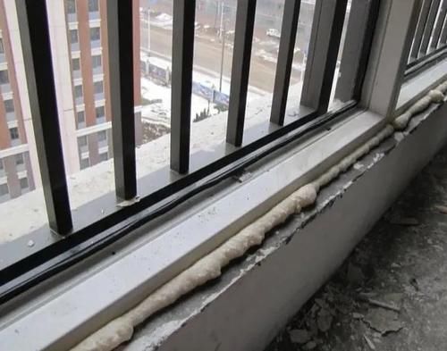 填缝|门窗全靠发泡胶固定?别逗了!这才是正确填缝,难怪你家漏风变形