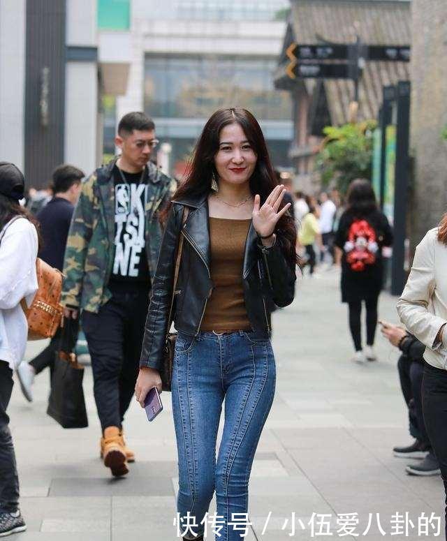 简约|舒适自在的打底裤穿搭显得有品位，简约随性美丽又吸睛，成熟魅力