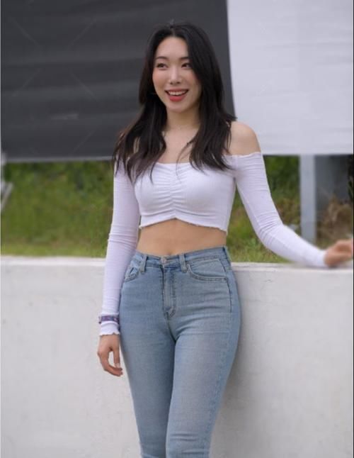 牛仔裤|身材太好,牛仔裤穿出瑜伽裤的感觉,太美了!