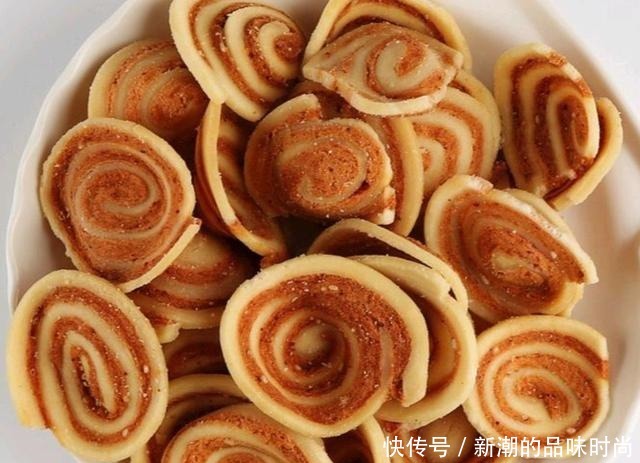 家里没零食了，我用面粉做了一大锅猫耳朵，儿子说比买的好吃