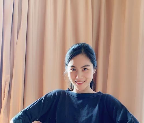 走红|37岁女体育老师走红,马甲线清晰可见,完美身材让人羡慕