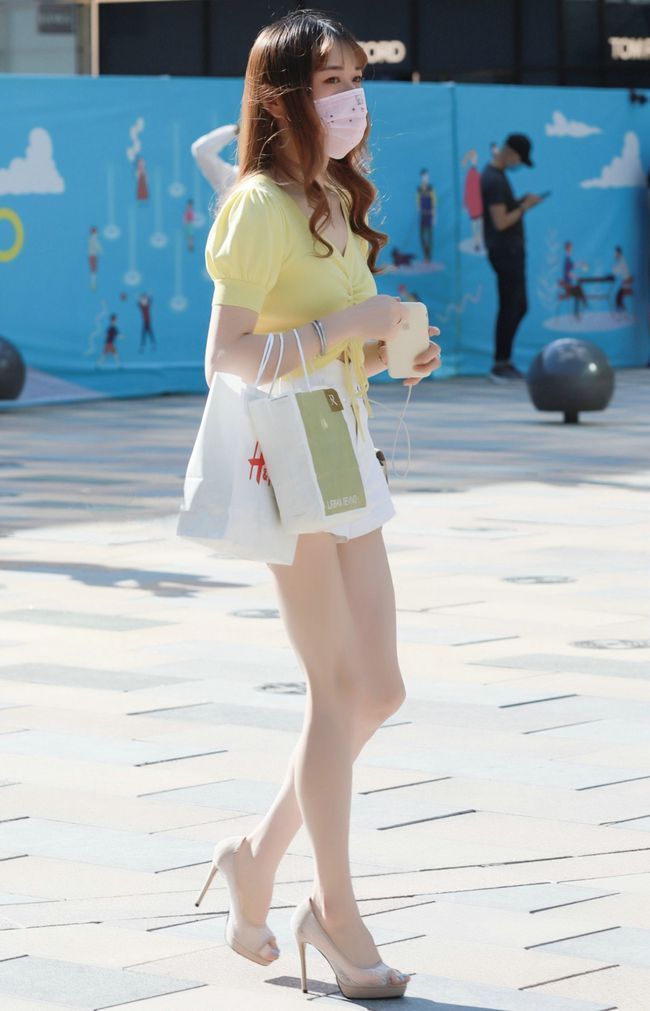 女性|街拍:轻熟风的穿搭,受到越来越多的女性喜爱