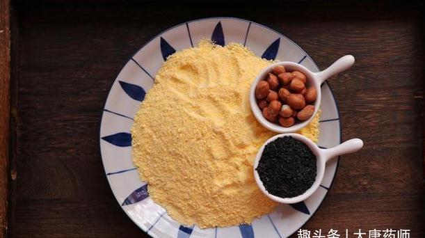 玉米面炒一炒,竟变成一味良药!精神好了,睡眠好了,越来越年轻