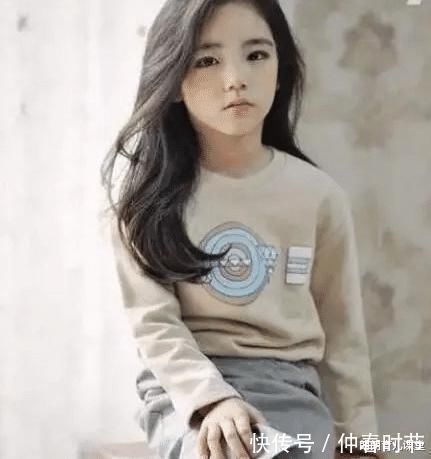 妈妈|7岁女孩被星探看中, 愿等成年再签约, 上门看到妈妈后-妈妈先签