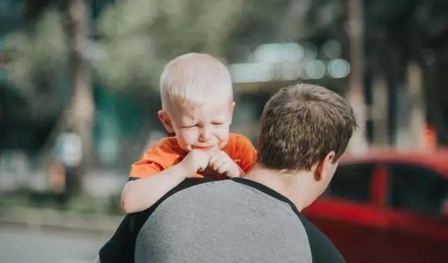 消防车|“你不走我走”,宝妈生气把孩子留商场,3分钟后急得四处找娃