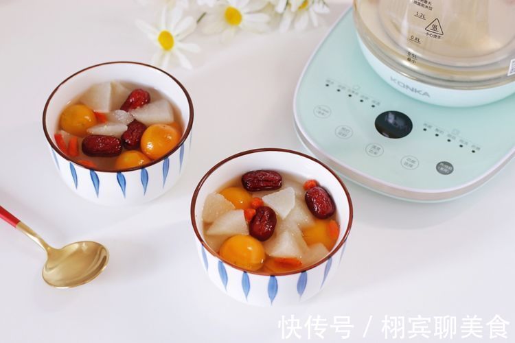 雪梨|自制冰糖雪梨金桔饮,嗓子不舒服的时候煮来喝,清润滋补