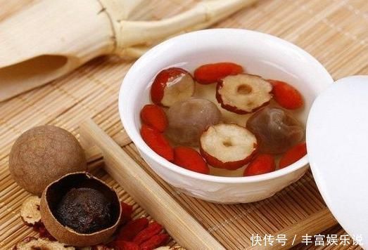 泡水|山楂和4物搭配泡水喝，连喝一个月，湿气排光光
