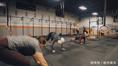 燃脂|几个超级燃脂动作,只要每天坚持做4组,刷掉身上多余脂肪