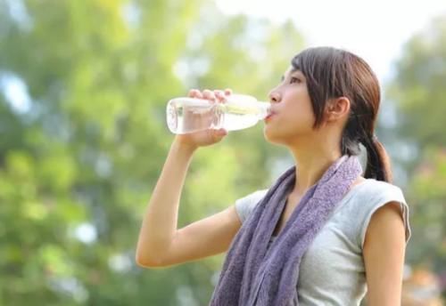 3个时间喝水,毁肾又害胃!3个时间“救命水”不渴也喝点!