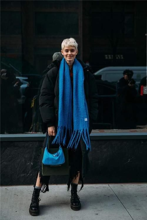 酷爱穿黑色大衣的女人！打破沉闷全靠它，时髦更显气质