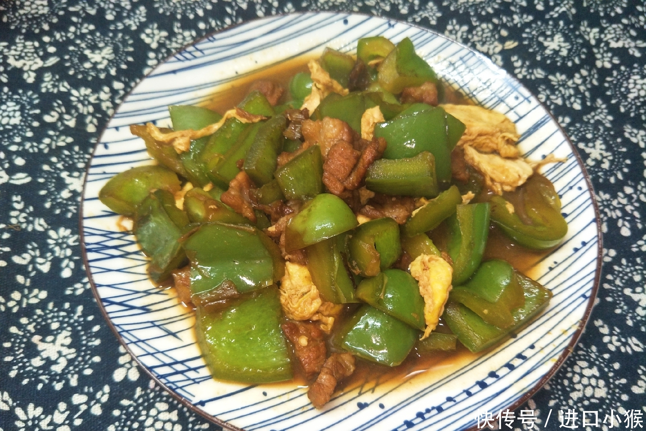 鸡蛋|炒青椒时,加入2样配菜,青椒口感更香嫩,家人更爱吃