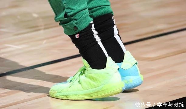 有趣|NBA球员上脚穆雷穿罗斯1代,詹姆斯的洞洞鞋很有趣