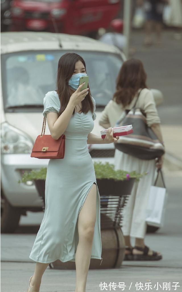 造型 美女一袭简约的连衣裙,造型才能远离沉闷感,特别好看