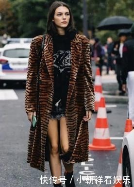 大衣|大衣+卫衣=个性时髦,今冬就这么穿了!虽然混搭,但很时尚