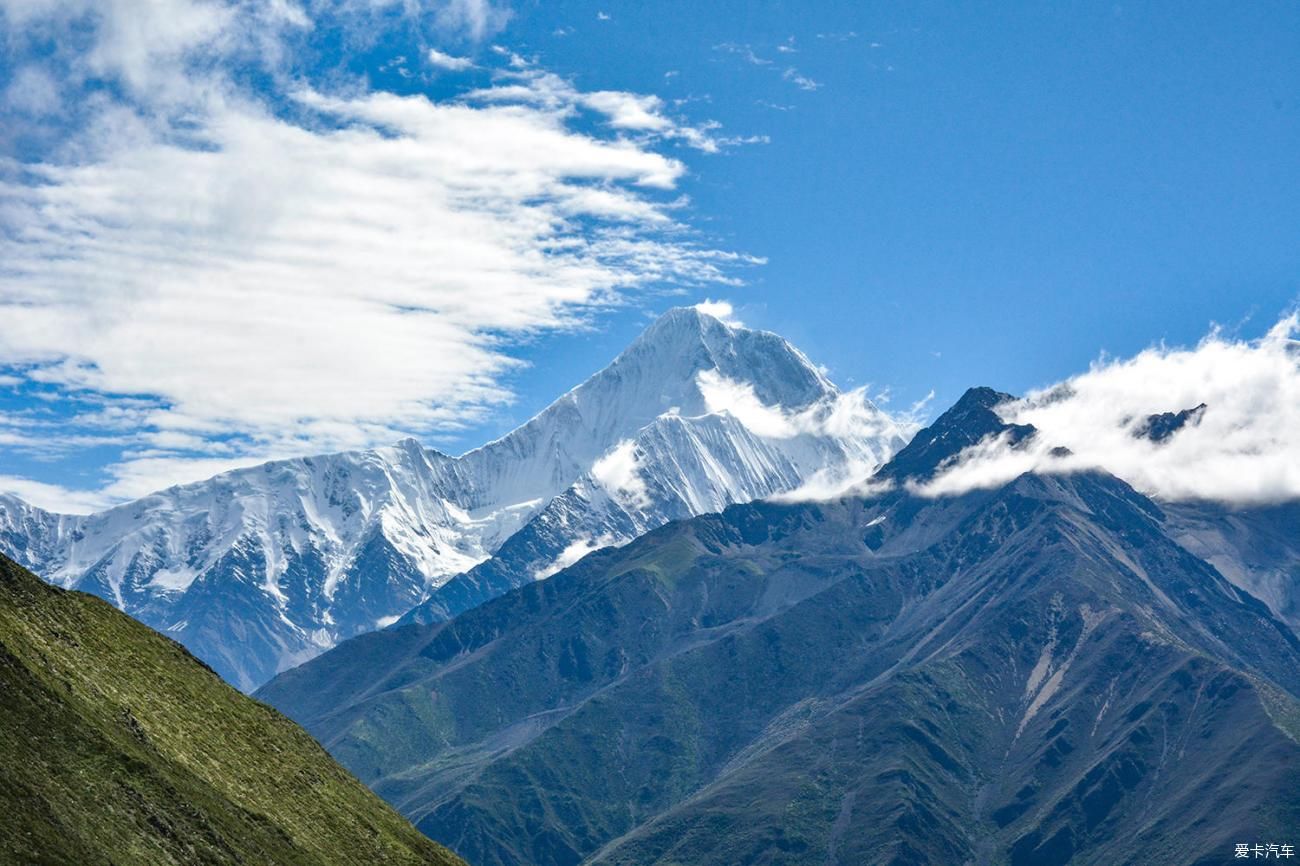 贡嘎穿越丨雪山神湖，云海晚霞，古寺星辰，总有一处风景能温暖你