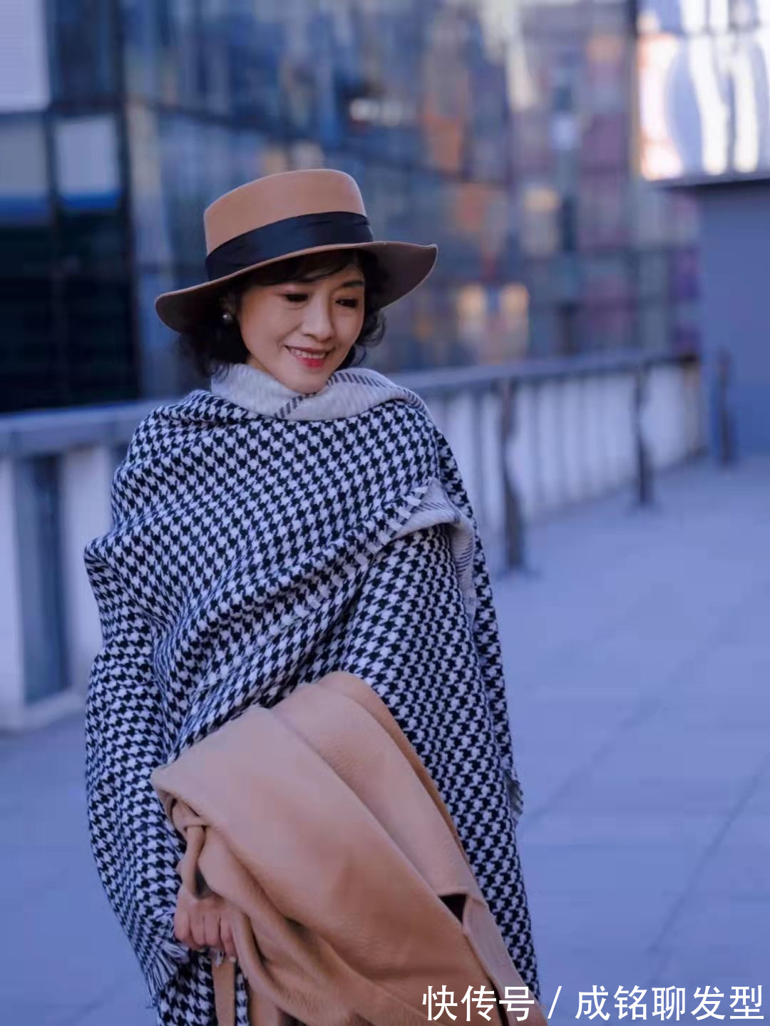 优美|老年人别穿得太随意,学学65岁阿姨的宽窄结合穿搭法,优雅显气质