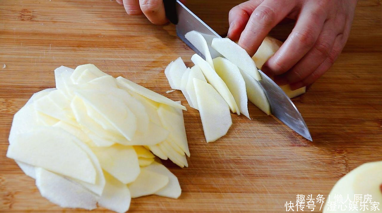 2个苹果,2个鸡蛋,教你苹果蛋糕的做法,淡淡水果香,吃着不腻