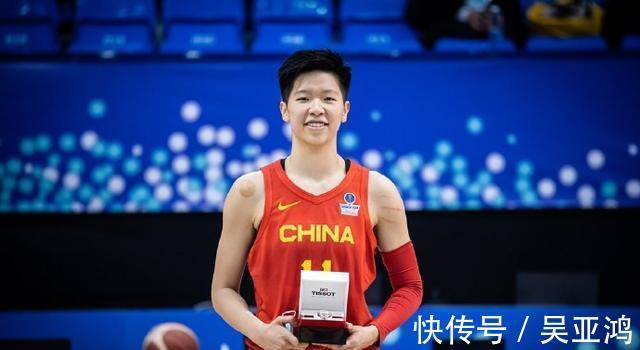 王思静|中国女篮33分大胜!广东26岁国手打疯了,14投轰30+7+6,吊打法国