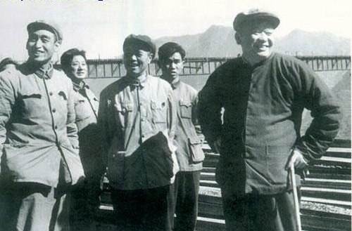 反遭|此人当了司令,却不料反遭自己连长俘虏,8年后,此连长成了开国上将