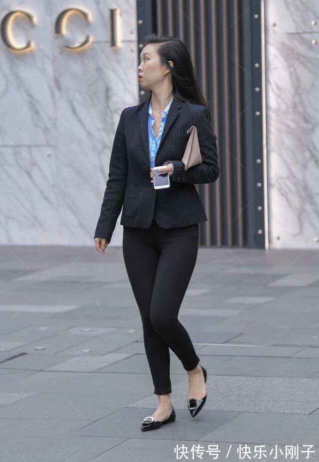 西装 弹力紧身西裤搭配板正修身西服,时尚可爱,知性优雅